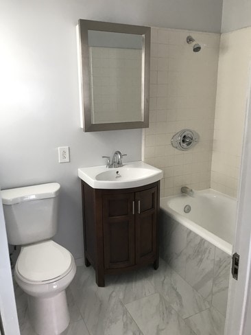 Bathroom - 1155 1/2 N Maryland Ave