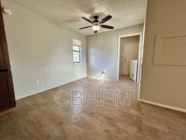 Foto del edificio - 8207 Hartford Ave