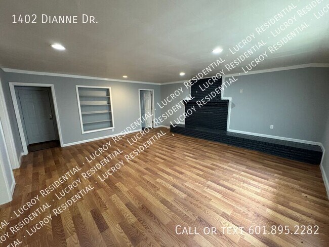 Foto del edificio - 1402 Dianne Dr