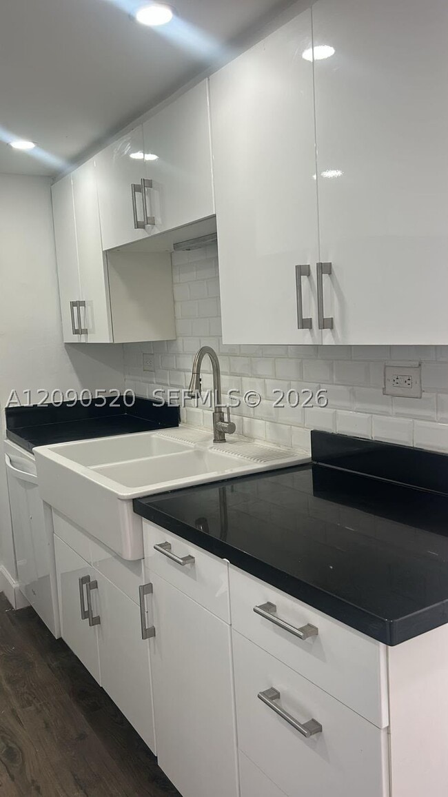 Building Photo - 7545 E Treasure Dr