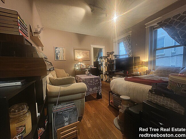 Building Photo - 9 Colborne Rd