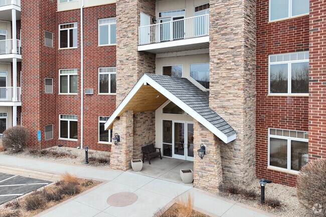 Foto del edificio - Steiger Lake Condos