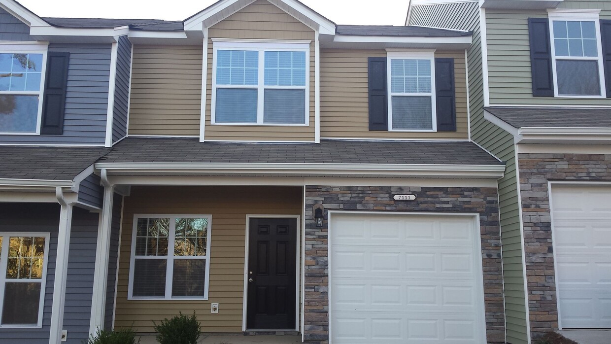 Primary Photo - Cute Townhome in Steele Creek Area