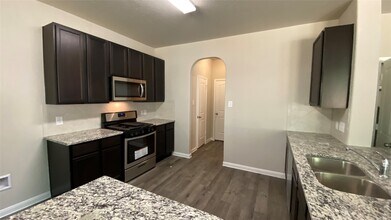 Building Photo - 13628 Brook Oaks Ct