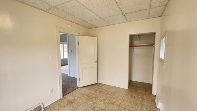 Building Photo - 405 E Spruce St