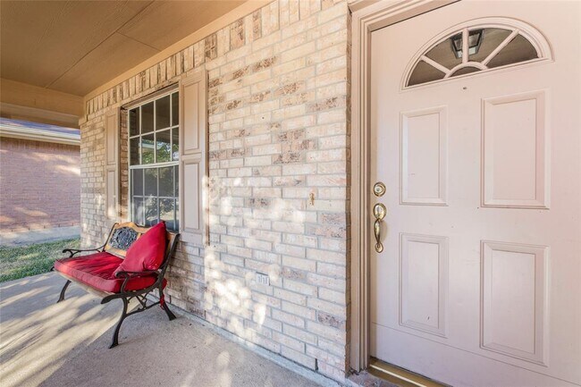 Building Photo - 16330 Redwicke Ln