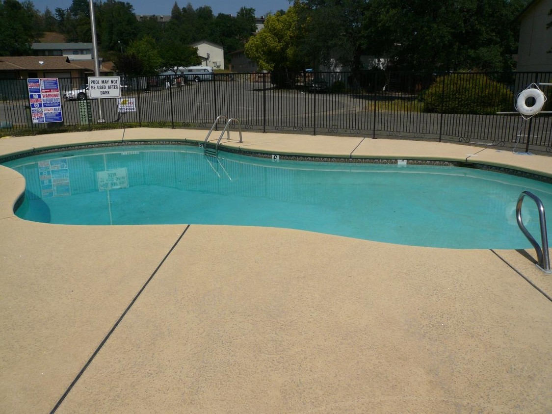 piscina - 100-150 N Boulder Creek