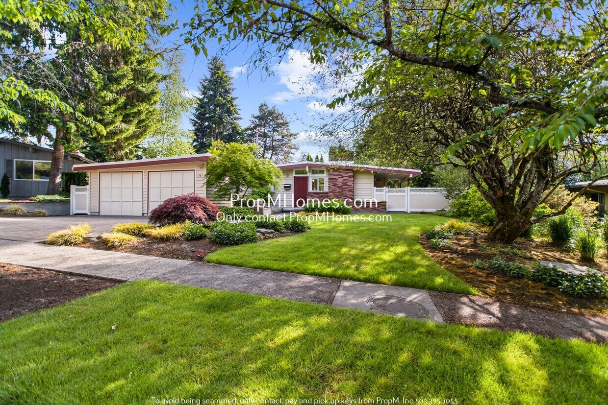 Foto principal - Mid-Century Dream Home: Three Bedrooms and an ADU Await!