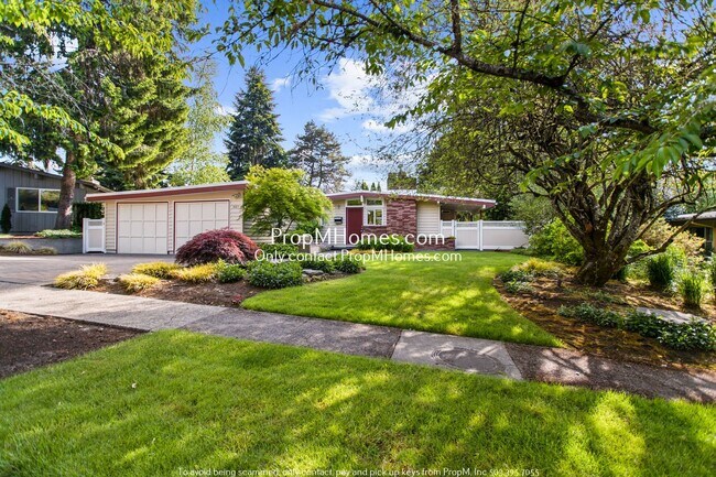 Foto del edificio - Your Mid-Century Dream Home: Three Bedrooms and an ADU Await!