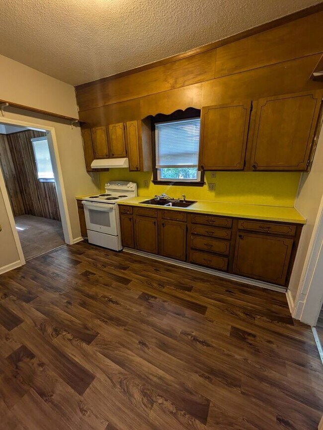 Building Photo - 3BD/1BA Home in Hickory