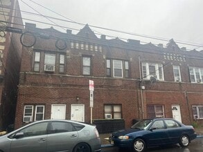 Building Photo - 1128 Summit Ave