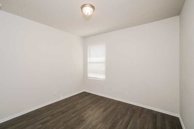 Building Photo - 9411 Dogwood Hill