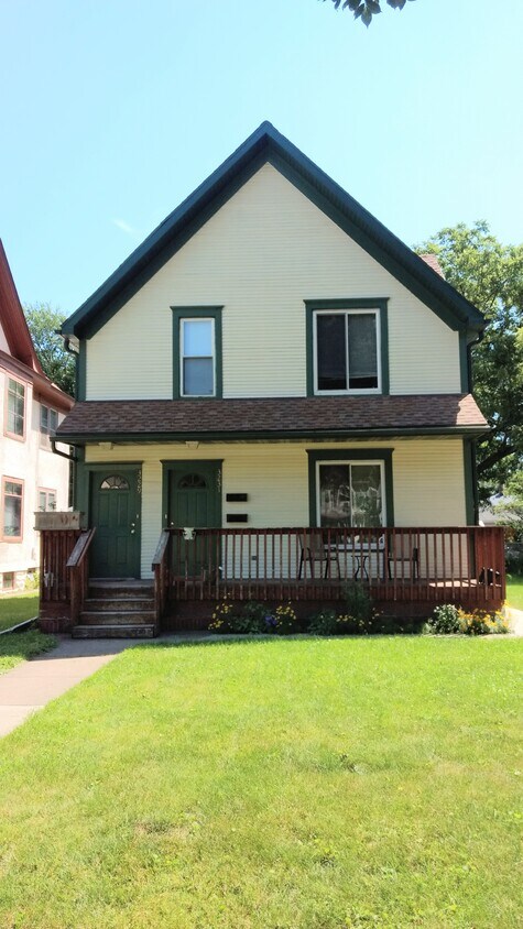 Duplex With Yard, Porch & Patio - 3229 29th Ave S
