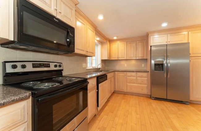 Building Photo - 50 Laurel Cir