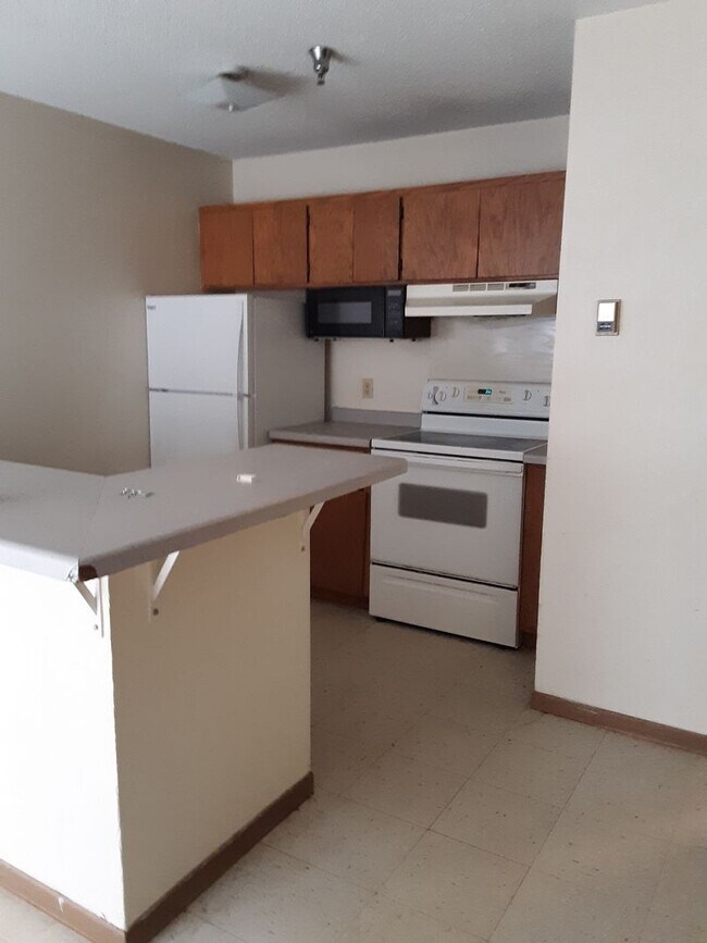 Foto del edificio - 5 bedroom 2 Bathroom 4 level townhome