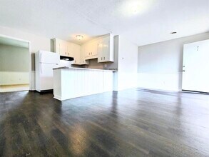 Building Photo - 4137 Sunset Ave