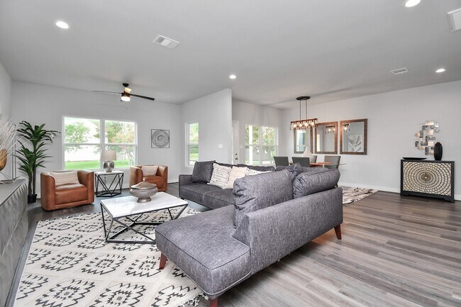 Foto del edificio - 3814 Lakewood Dr