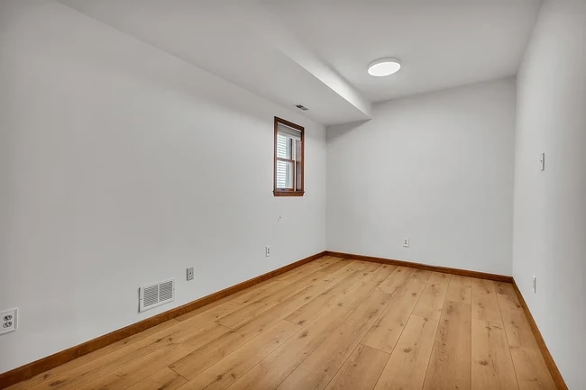 Foto del edificio - 9 Bronxville Ln