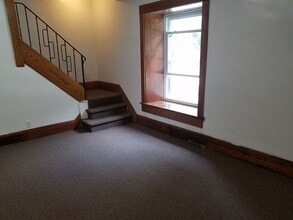 Building Photo - 347 Crain Ave