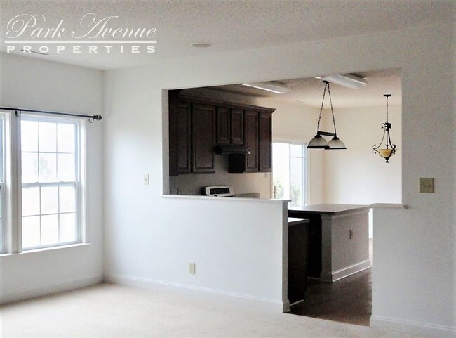 Foto del edificio - 121 Farm Springs Rd