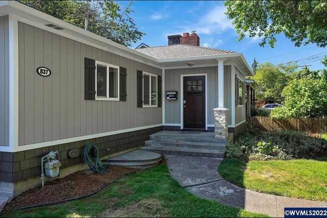 Foto del edificio - Available Now! 5 bedroom house with large yard and RV parking!