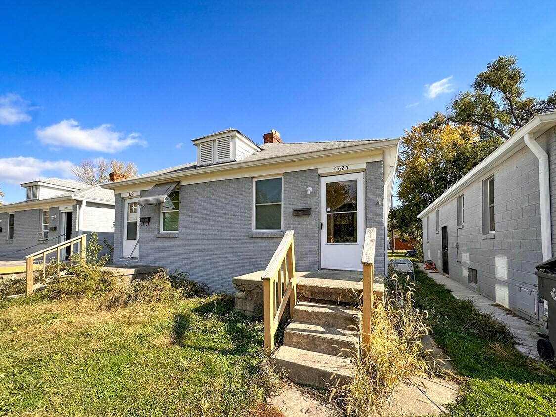 1627 - 1629 Gladstone Ave - 1627  - 1629 Gladstone Ave