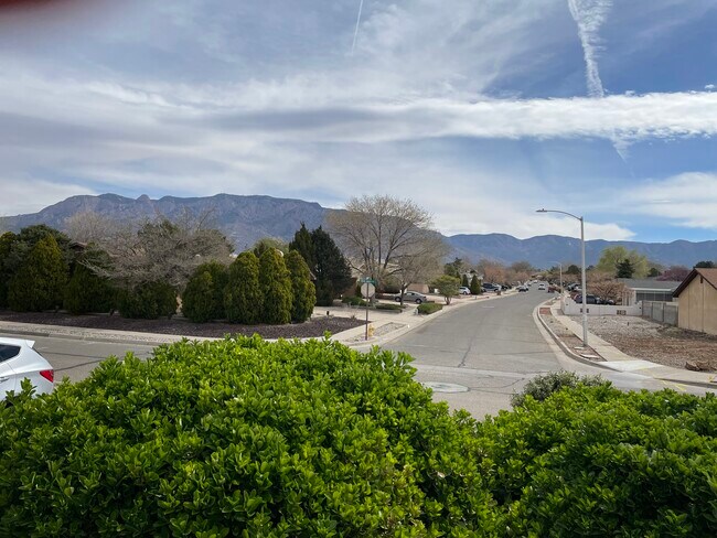 Foto del edificio - 7905 Rough Rider Rd NE