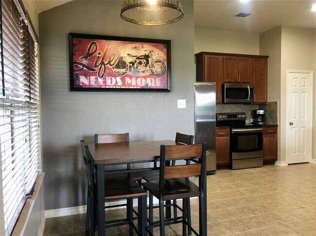Foto del edificio - 709 Meadowedge Ln