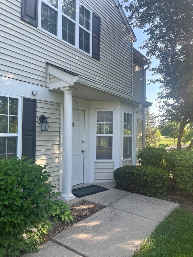 Building Photo - 2947 Rutland Cir