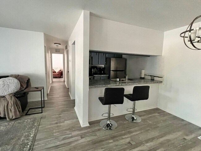 Foto del edificio - 8850 Jasmine Ln