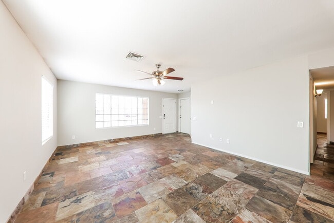 Building Photo - 3310 W Rose Garden Ln