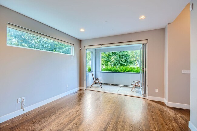 Photo - Urban Living - 4 Bedroom Jefferson Park Home Near Mile High Stadium