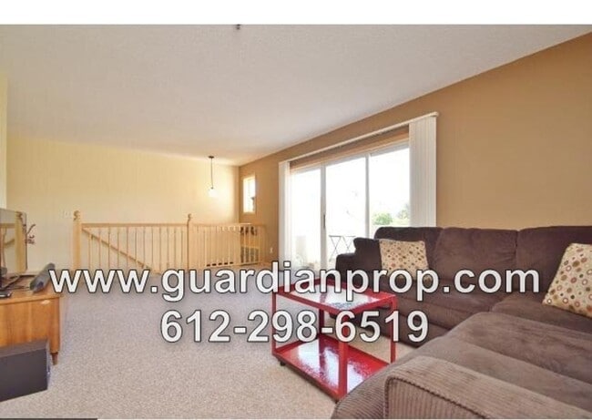 Building Photo - Rosemount Townhouse Available September 1,...