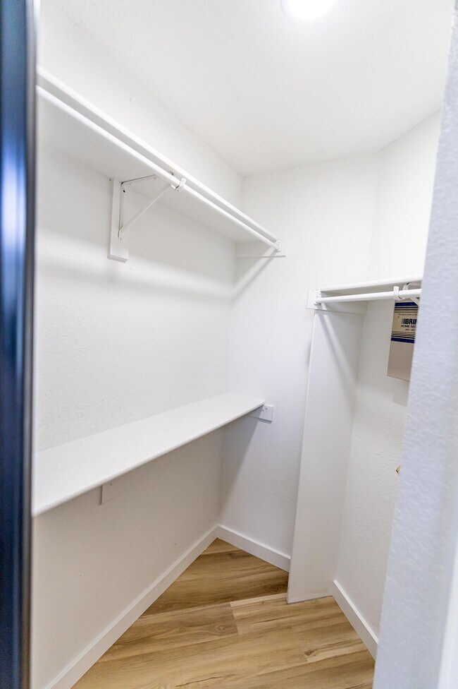 Foto del edificio - 7625 Shadow Wood Dr