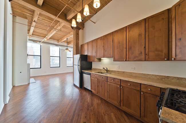 Building Photo - 616 W Fulton St