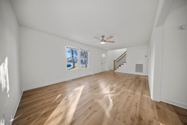 Foto del edificio - 3 Bedroom 2 Full Bath Home For Rent near Post!