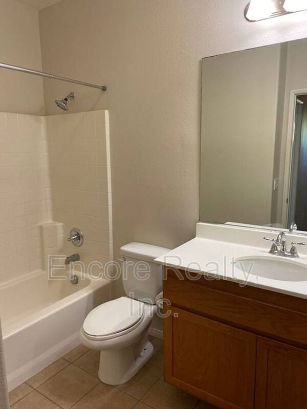 Building Photo - 338 Borden Rd