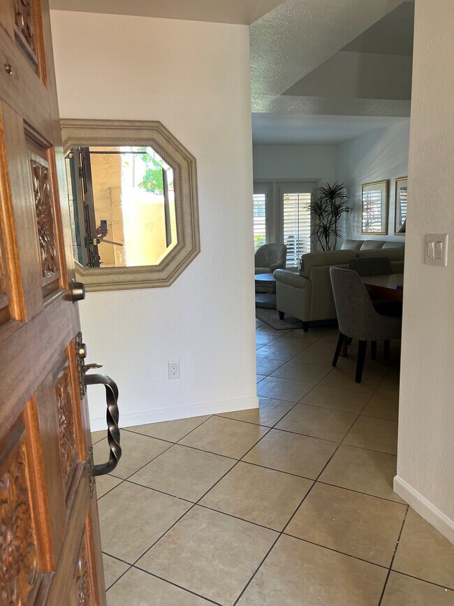 Foto del edificio - 6137 N 28th Pl