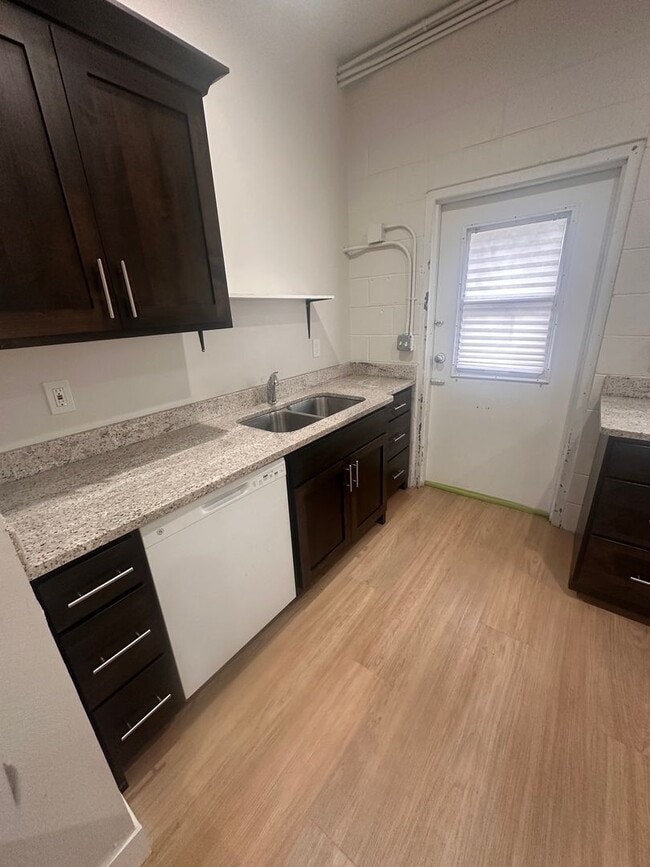 Foto del edificio - ALL utilities included in this2 Bedroom 1 ...