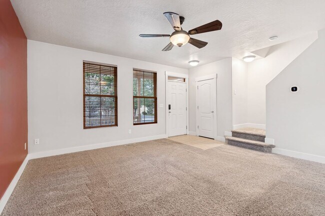 Foto del edificio - 10634 Topview Rd
