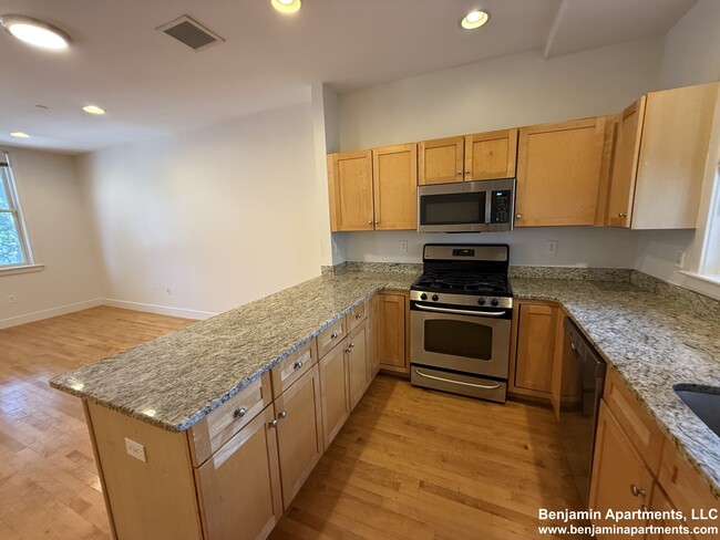 Building Photo - 137 2nd St