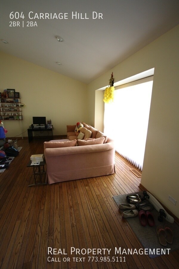 Foto del edificio - 604 Carriage Hill Dr