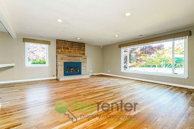 Foto del edificio - Comfort and Charm in This Bright 2-Bedroom...