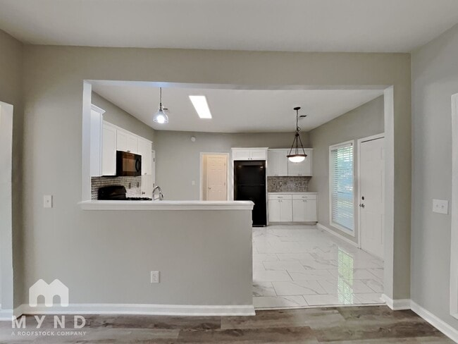 Building Photo - 1557 Silver Ridge Dr SW