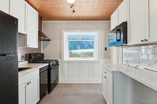 Foto del edificio - 21612 Harper Lake Ave