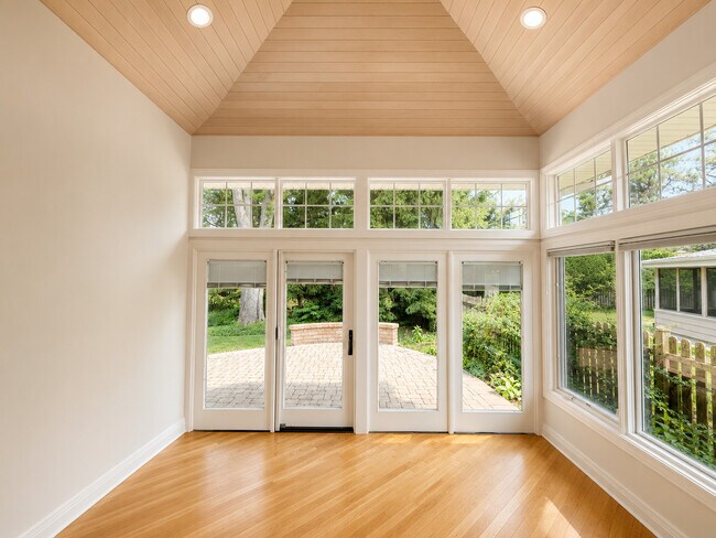 Foto del edificio - 924 Brookline Ln