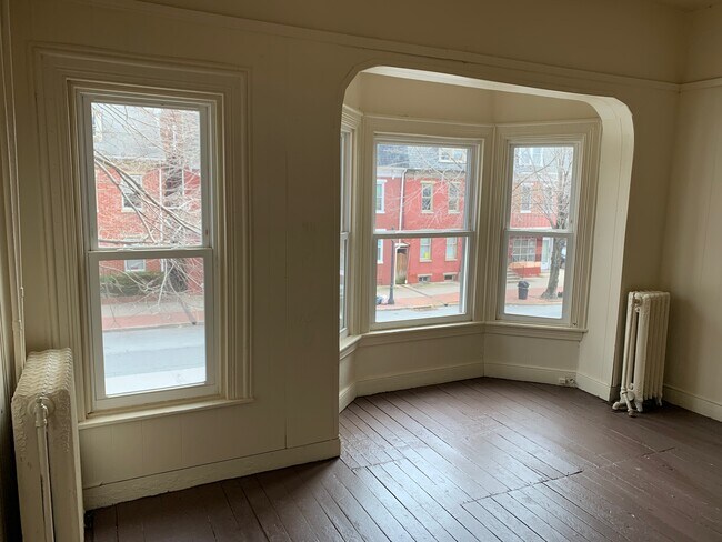 Building Photo - 444 S George St