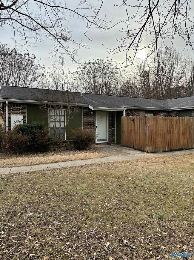 Building Photo - 127 Westscott Dr