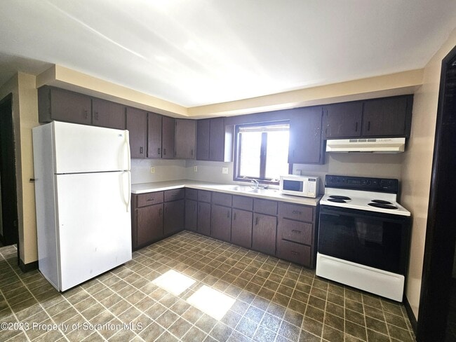 Building Photo - 526 Hughes Ct