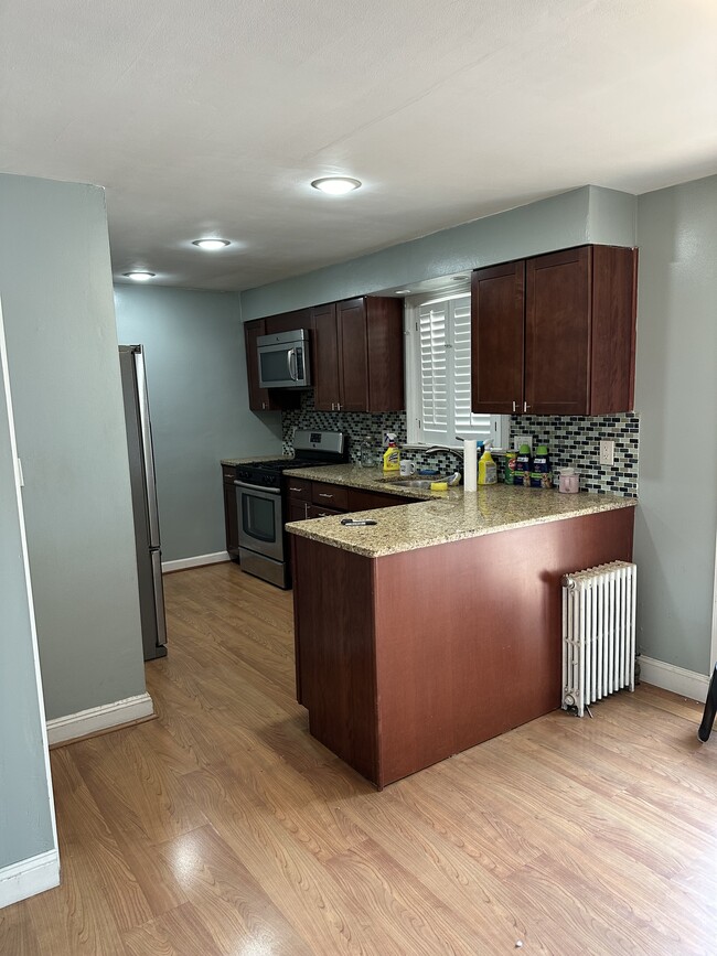 Building Photo - 409 Miltonia St